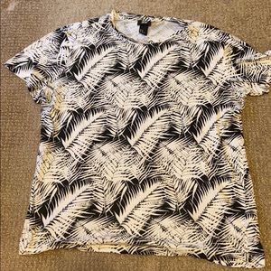 H&M Graphic tee size medium